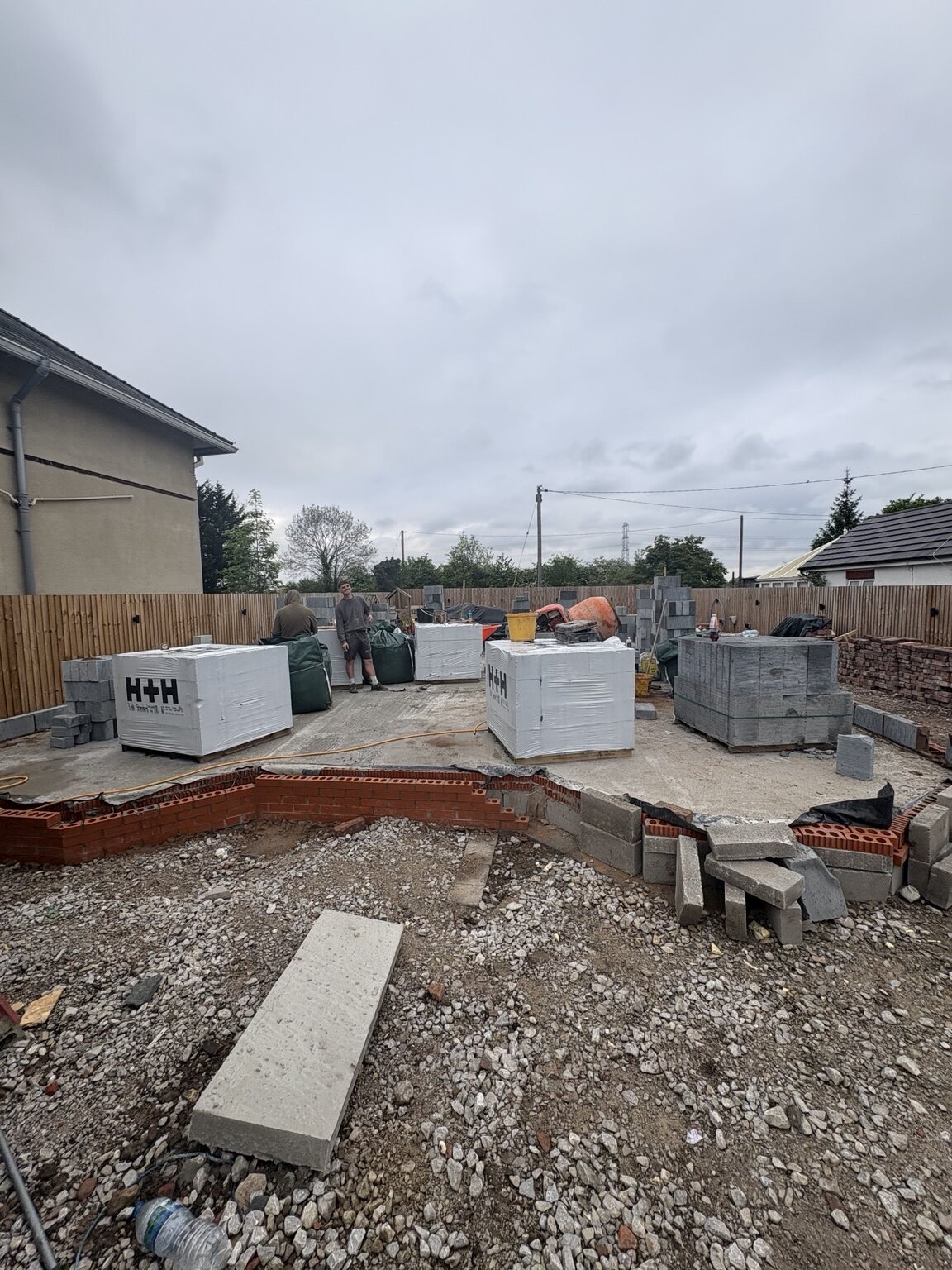 Cavity walls rising during construction of the new-build bungalow